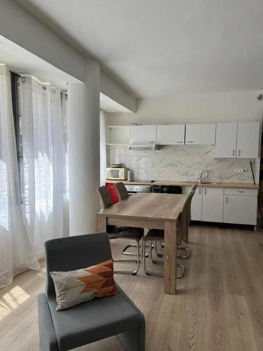 Le Building: 5 Pax Centre Appartement